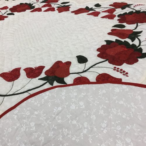 Lacey Heart of Roses Quilt - Queen - Family Farm Handcrafts