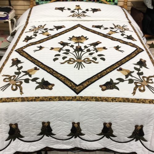 Country Rose Quilt-Queen-Family Farm Handcrafts